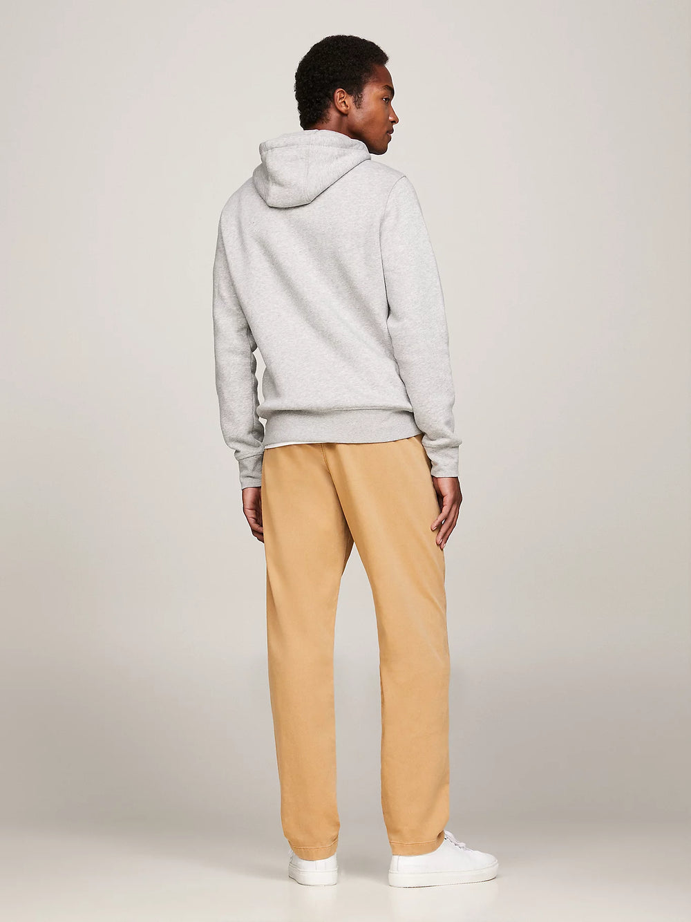 FELPA TOMMY HILFIGER UOMO CON CAPPUCCIO FELPATA LOGO RICAMATO GRIGIO