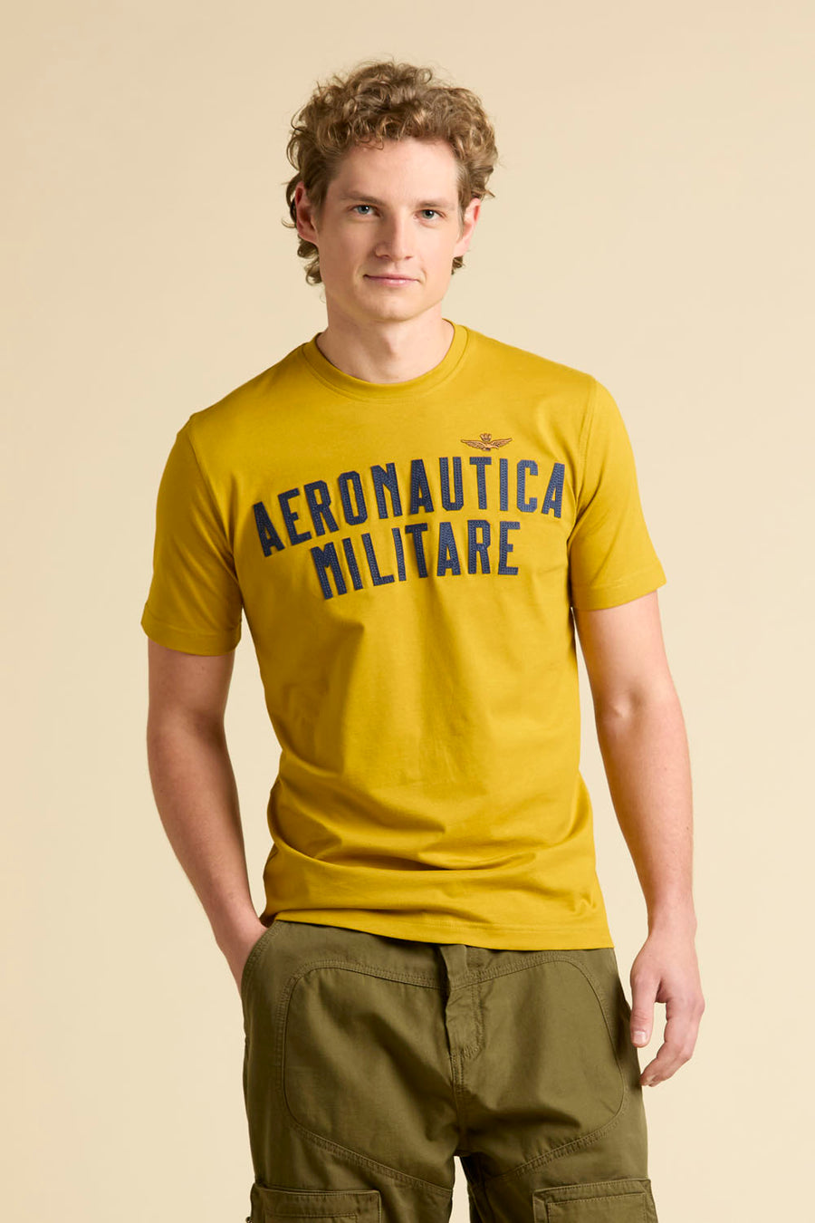 T-SHIRT MANICA CORTA CON LOGO IN FELTRO AERONAUTICA MILITARE GIALLO ORO